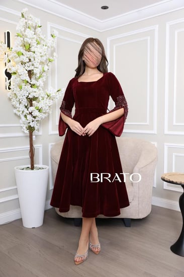 فستان مخمل برغندي ميدي بتطريز  فخم بالاكمام