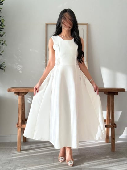 فستان ميدي رمادي بتطريز لؤلؤي جانبي