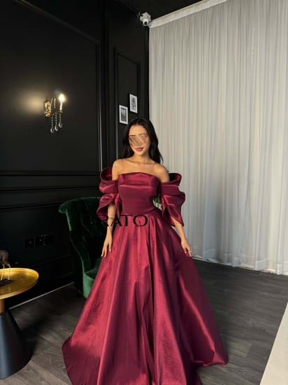 فستان سهرة تفته برغندي بقصة حديثة وانيقة