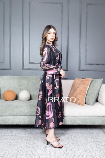 فستان تصميم اورجنز مع دانتيل اسود