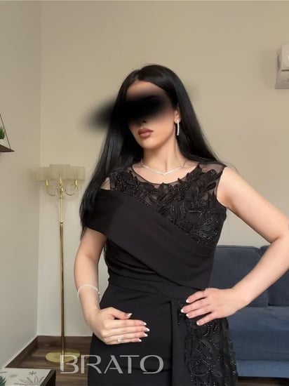 فستان سهرة بتطريز فاخر