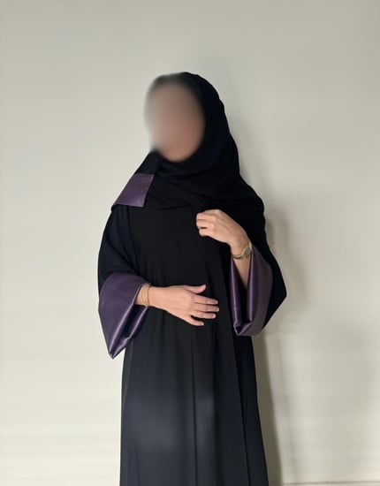 عباية سوداء كم بنفسجي