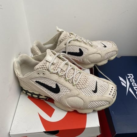 حذاء رياضي اير زوم سبيريدون