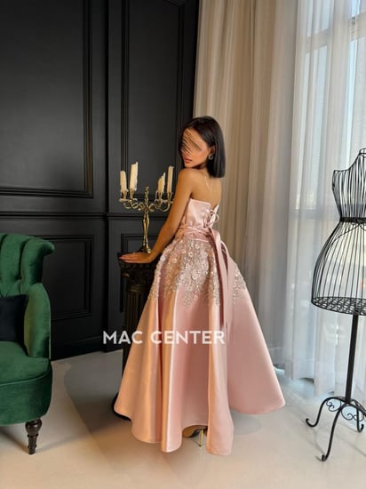 فستان توب  ميدي  بكسرات في الصدر وتطريز انيق