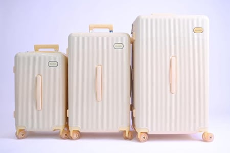 طقم شنط سفر 3 قطع بعجلات 360 درجة مع قفل أمان