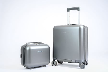 شنطة سفر مقاس 20 بوصة + شنطة مكياج – تصميم عصري خفيف ومتين