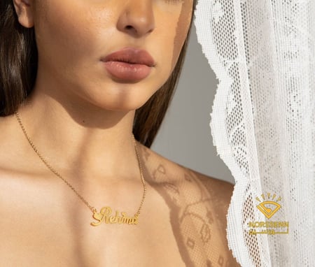 تعليقة رقبة مطلية بالذهب نصميم انجليزي