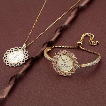 طقم فضة بالاسم مطلي ذهب عيار 18 - سلسال و اسوراة