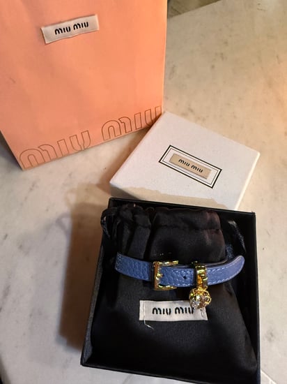 اسوارة ميو ميو بجلد فاخر لون سماوي