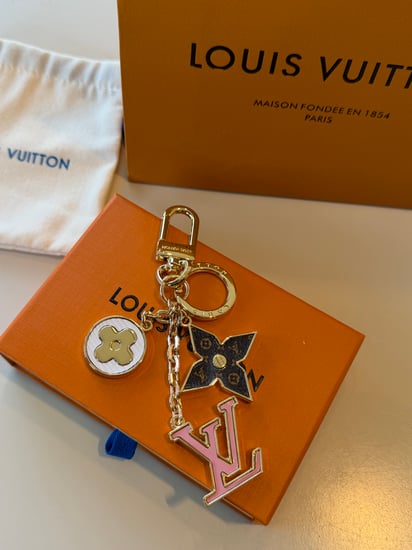 ميدلية من لويس فيتون فاخرة مع البوكس والكيس