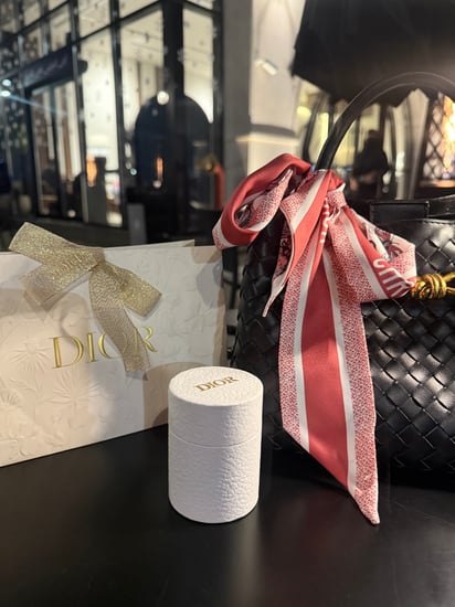 سكارف ديور مع البوكس وكيس ديور مزخرف