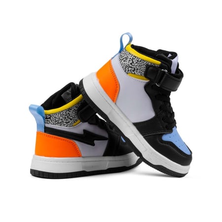 حذاء سنيكرز