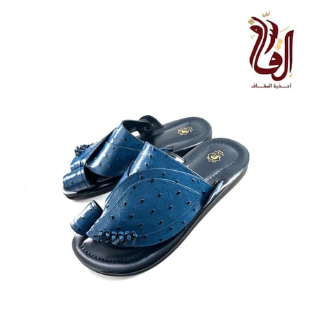 حذاء شرقي ازرق
