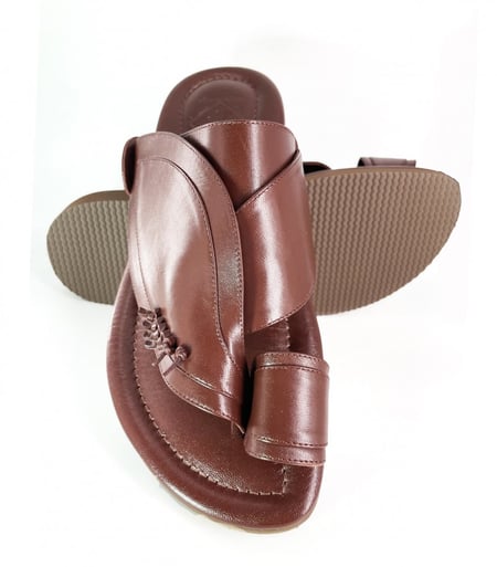 سقافيه 03 حذاء ماركة