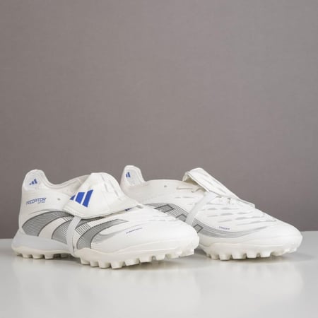 جزمة كرة قدم Adidas