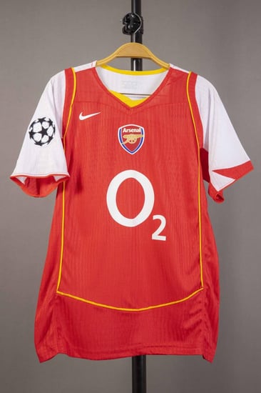 طقم ارسنال الاساسي كلاسيكي 2006