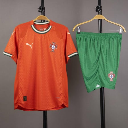 طقم البرتغال الاساسي 2025/2026