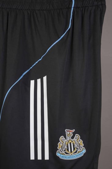 طقم نيوكاسل الاساسي 2025/2026