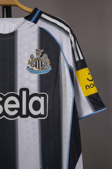 طقم نيوكاسل الاساسي 2025/2026