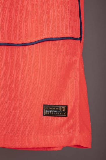 طقم برشلونة الاحتياطي 2026/2025