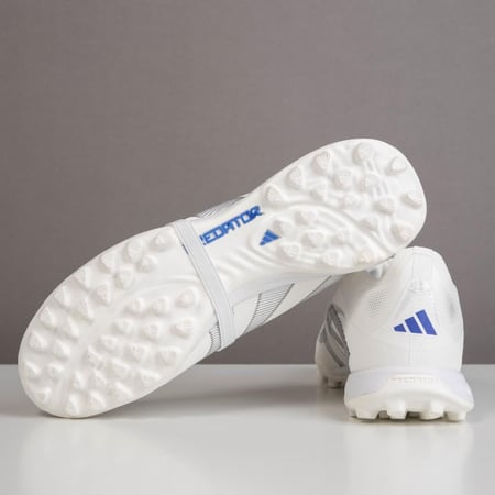 جزمة كرة قدم Adidas