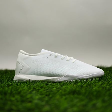 جزمة كرة قدم Adidas