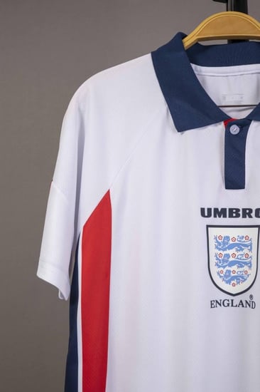 طقم منتخب انجنترا كلاسيكي