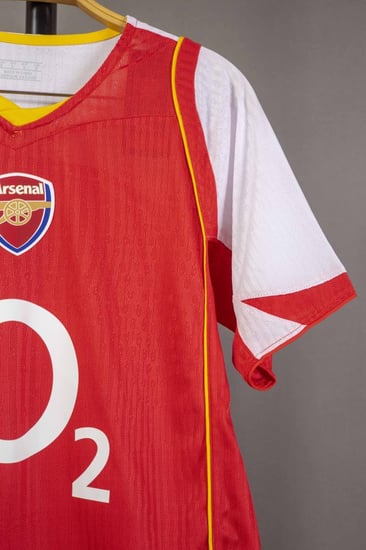 طقم ارسنال الاساسي كلاسيكي 2006