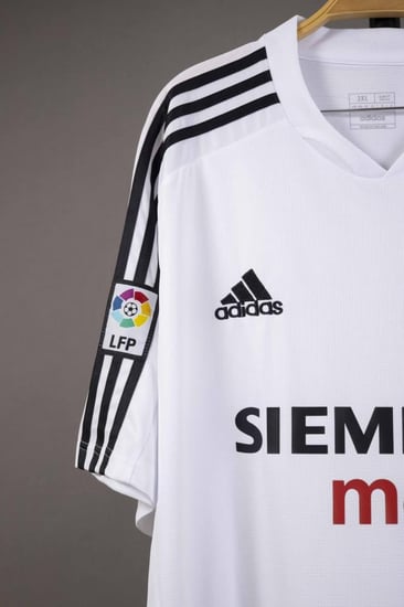 طقم ريال مدريد الاساسي 2005 | جامبو