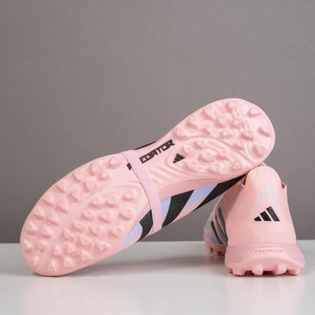 جزمة كرة قدم Adidas