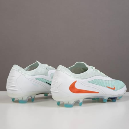 جزمة كرة قدم Nike