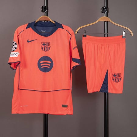 طقم برشلونة الاحتياطي 2026/2025