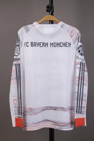 طقم بايرن ميونخ كم طويل 2025/2026