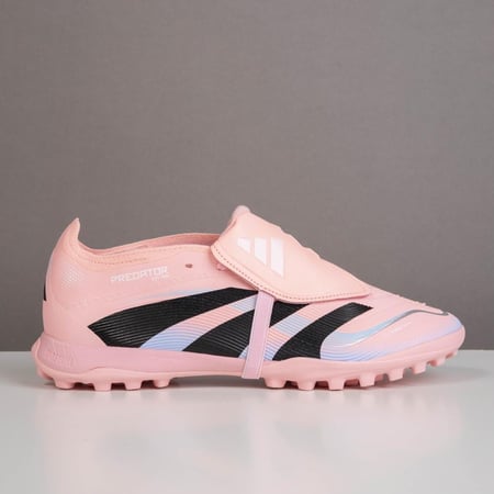 جزمة كرة قدم Adidas