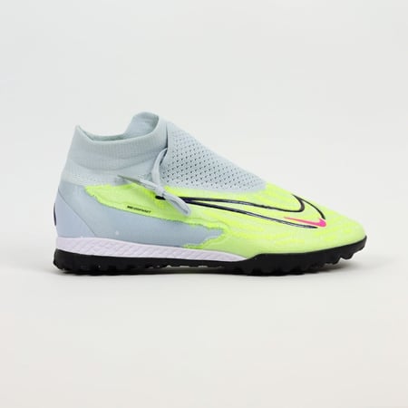 جزمة كرة قدم Nike