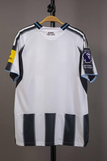 طقم نيوكاسل الاساسي 2025/2026