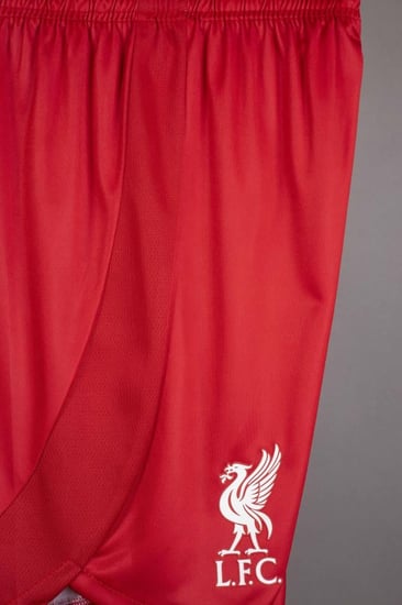 طقم ليفربول الاساسي 2025/2026