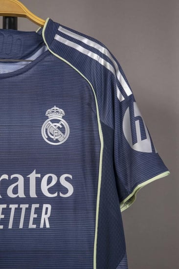 طقم ريال مدريد الاحتياطي 2026/2025