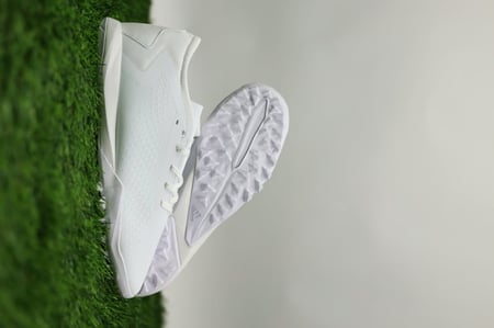جزمة كرة قدم Adidas