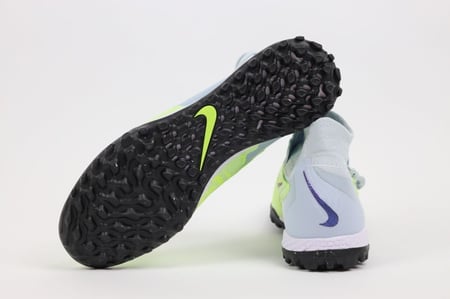 جزمة كرة قدم Nike