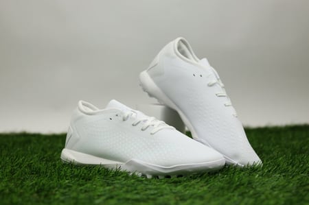 جزمة كرة قدم Adidas