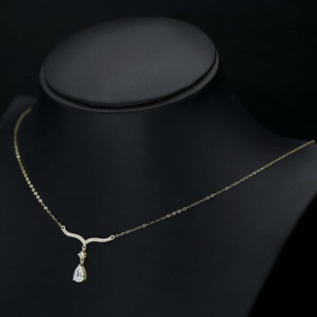 عقد ذهب عيار 18