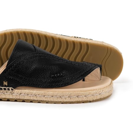 نعال نقوة ماربيا أسود كلاسيك