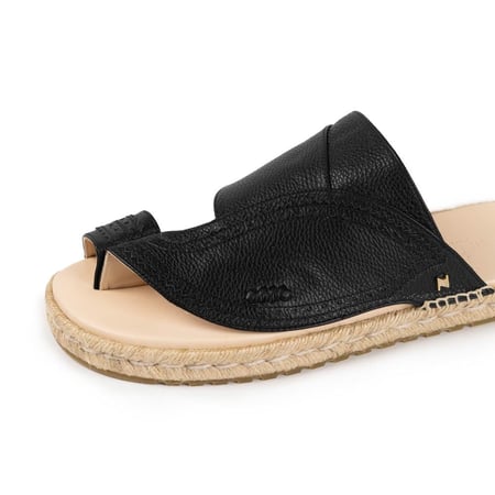 نعال نقوة ماربيا أسود كلاسيك