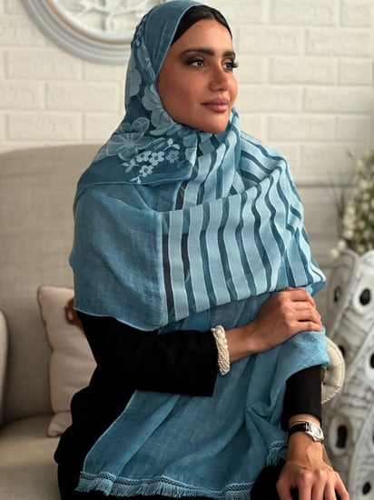 طرحة تركواز اخضر لينن خفيفه وباردة مطرزة بالخيوط رقم 15