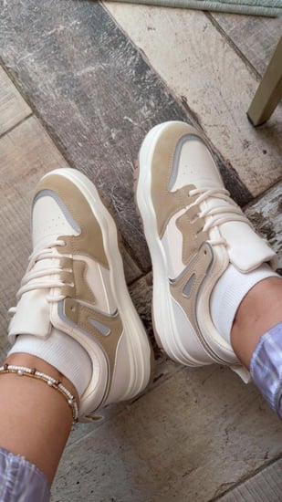 حذاء بيج فاتح وبيج غامق رياضي عملي ومريح