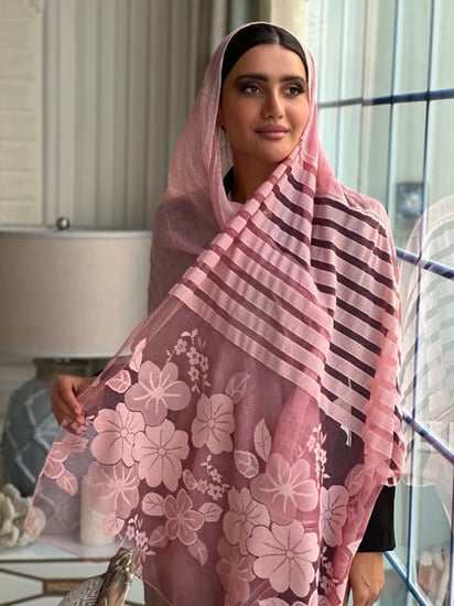 طرحة وردي لينن خفيفه وباردة مطرزة بالخيوط رقم 15