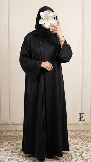 عباية كلوش واسعه قماشها كريب طايح مايتعرفط ابد بسحاب عمليه جداً