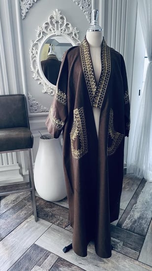 بشت كويتي بني صوف مقصب بالذهبي
