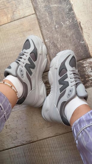 حذاء رصاصي فاتح ورصاصي غامق رياضي عملي ومريح